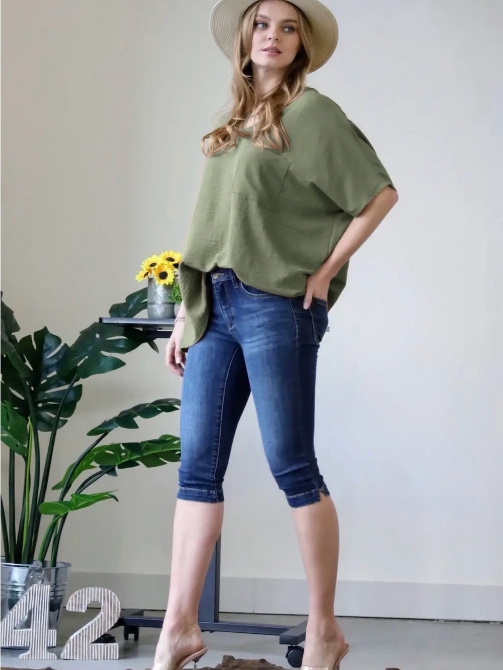 Zenana airflow v neck olive